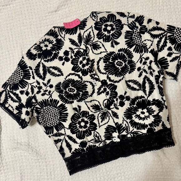 Elegant Black Floral Women's Blouse - Picture 2 of 3